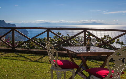 Casa Ravello with Garden: Møbel, Stol, Udendørs Møbler, Udendørs Bord, Altan, Udvej, Eco Hotel