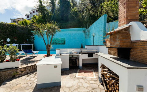 Villa Angel: Stol, Have, Skygge, Flise, Design, Stueplante, Landscaping, Hacienda, Backyard, Gårdsplads