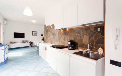 Villa Angel: Køkken, Gulvbelægning, Indretning, Større Bandage, Countertop, Køkken Apparat, Etage, Loft, Husholdningsapparat, Belysning