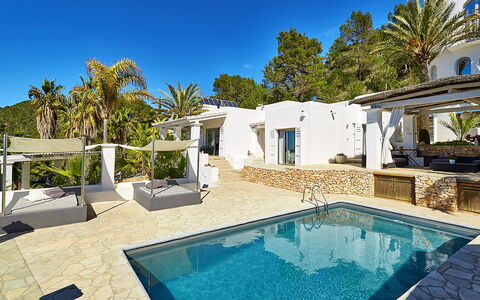 Villa Ariel: Udvej, Svømmepøl, Skygge, Eco Hotel, Fritid, Tropics, Estate, Udendørs Møbler, Hotel