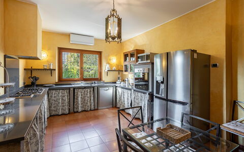 Villa Brin: Indretning, Møbel, Gulvbelægning, Køkken, Loft, Værelse, Countertop, Etage, Belysning, Hjem