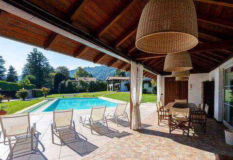 Villa Brin: Udvej, Svømmepøl, Stuehus, Eco Hotel, Sommerhus, Estate, Skygge, Hacienda, Villa, Udendørs Struktur