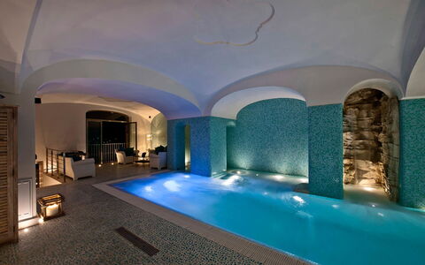 Villa Moresca: Indretning, Møbel, Svømmepøl, Udvej, Hotel, Stol, Design, Thermae, Boutique Hotel, Jacuzzi