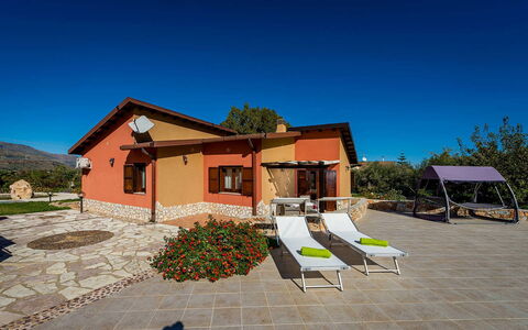 Villa Thyrrenia: Sommerhus, Udvej, Skygge, Estate, Eco Hotel, Stuehus, Hacienda, Villa, Flise, Svømmepøl