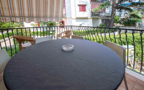Apartment Alan: Møbel, Bord, Stol, Køkken & Spisebord, Udendørs Bord, Udendørs Møbler, Skygge, Altan, Restaurant, Kaffebord
