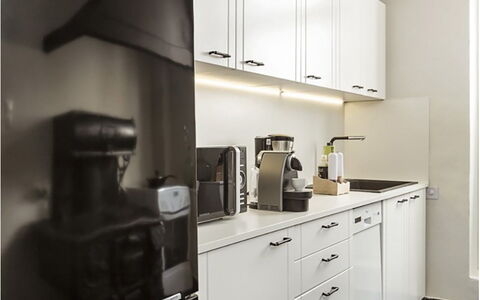 Campani Villa: Køkken Apparat, Større Bandage, Køkken, Husholdningsapparat, Countertop, Cabinetry, Køleskab, Indretning, Gulvbelægning, Møbel