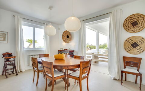 Can Las Palmas: Møbel, Indretning, Bord, Gulvbelægning, Træ, Stol, Etage, Køkken & Spisebord, Spisestue, Loft