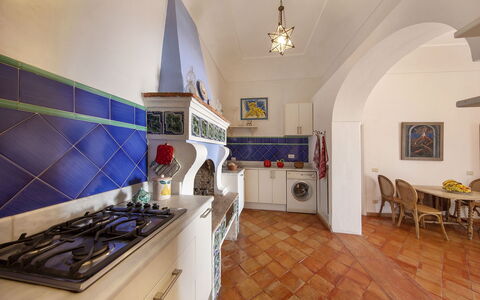 Casa Angels: Gulvbelægning, Indretning, Etage, Loft, Køkken, Flise, Møbel, Værelse, Countertop