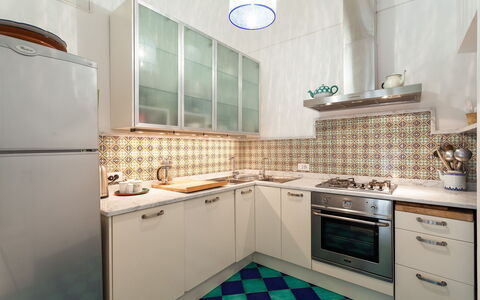 Casa Bellevue: Køkken, Køkken Apparat, Større Bandage, Countertop, Indretning, Gulvbelægning, Etage, Cabinetry, Komfur, Husholdningsapparat