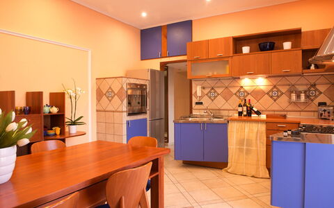 Casa Chicco: Møbel, Køkken, Træ, Indretning, Gulvbelægning, Større Bandage, Køkken Apparat, Loft, Cabinetry, Etage