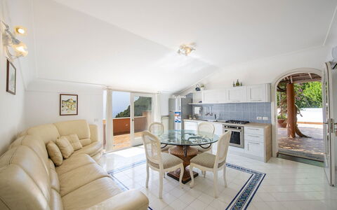 Casa Gioia: Møbel, Indretning, Gulvbelægning, Etage, Loft, Couch, Bord, Værelse, Stol, Stue