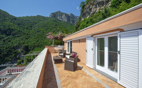 Casa Gioia: Bjerg, Bjergkæde, Stol, Hårdttræ, Altan, Bjerglandsby, Eco Hotel, Udvej, Escarpment