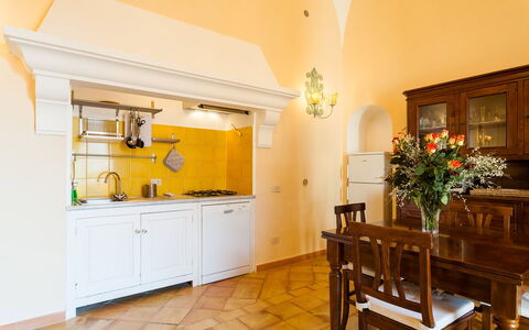 Casa Palazzo: Indretning, Gulvbelægning, Loft, Etage, Møbel, Belysning, Countertop, Køkken, Værelse, Cabinetry
