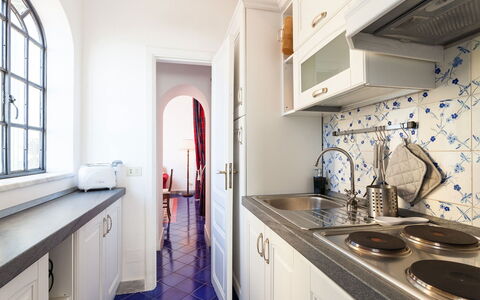 Casa Praiano: Gulvbelægning, Indretning, Køkken, Countertop, Etage, Større Bandage, Køkken Apparat, Møbel, Cabinetry, Loft
