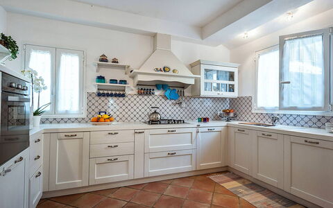 Casa Tika: Køkken, Indretning, Countertop, Gulvbelægning, Cabinetry, Møbel, Etage, Hjem, Større Bandage, Køkken Apparat
