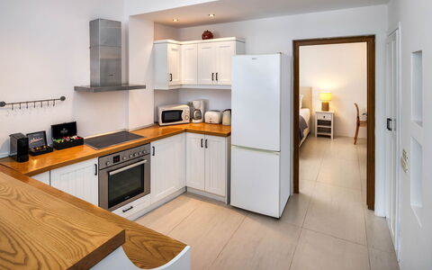 Guest House Levantes: Møbel, Køkken, Køkken Apparat, Countertop, Indretning, Cabinetry, Gulvbelægning, Større Bandage, Træ, Etage