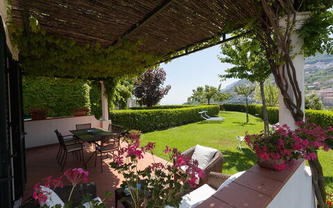 Il Giardino di Ravello: Møbel, Busk, Have, Stol, Skygge, Udendørs Møbler, Eco Hotel, Gård, Landscaping