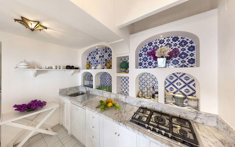 Mansour: Indretning, Gulvbelægning, Etage, Flise, Køkken, Design, Stueplante, Countertop, Floral Design, Blomsterkrukke