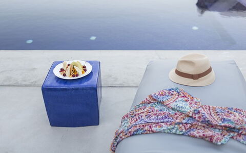 Romantic Getaway: Udendørs Møbler, Sengetøj, Pude, Naturmateriale, Throw Pillow, Paraply, Pude, Strand