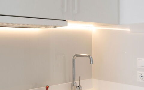 Rose Studio 2: Countertop, Køkken, Køkkenvask, Indretning, Håndvask, Sanitærarmatur, Cabinetry, Tap, Vvs, Gulvbelægning