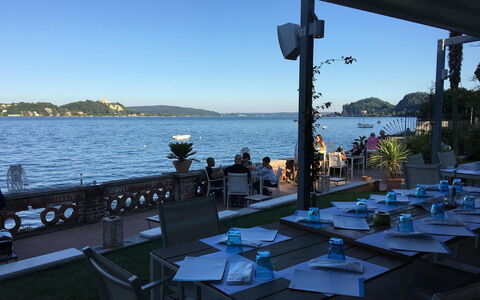 Verbano: Coastal Og Oceaniske Landskabsformer, Hav, Kyst, Restaurant, Skygge, Udendørs Bord, Fritid, Stol, Udvej, Ferie