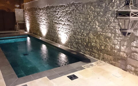 Villa Acreide: Gulvbelægning, Svømmepøl, Etage, Kompositmateriale, Flise, Beton, Flise, Water Feature, Hotel