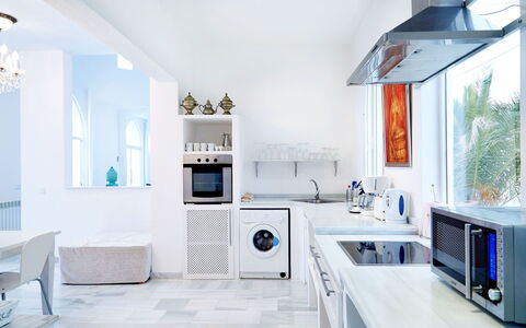 Villa Aldebaran: Indretning, Gulvbelægning, Etage, Større Bandage, Møbel, Husholdningsapparat, Loft, Køkken, Køkken Apparat, Værelse
