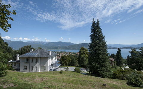 Villa Alina: Træ, Hus, Hjem, Bjerg, Bakke, Highland, Bjergkæde, Hill Station, Sommerhus, Dal