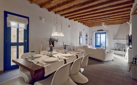 Villa Amaca: Blå, Møbel, Indretning, Stol, Loft, Gulvbelægning, Bord, Spisestue, Køkken & Spisebord, Hjem