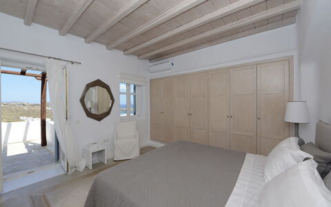 Villa Amon: Møbel, Gulvbelægning, Etage, Indretning, Soveværelse, Loft, Seng, Lejlighed, Værelse, Bed Frame