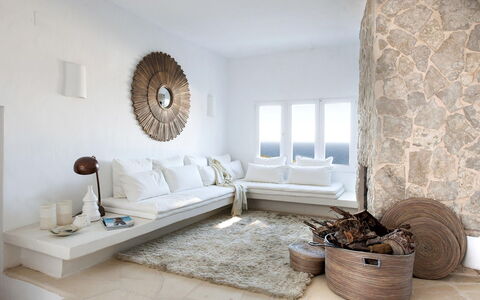 Villa Arenas: Møbel, Couch, Hjem, Indretning, Stue, Etage, Throw Pillow, Værelse, Pude