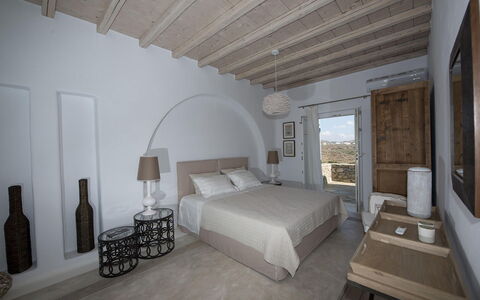Villa Azur: Soveværelse, Møbel, Etage, Seng, Sengetøj, Bed Frame, Sengetøj, Hotel, Pude, Lampe
