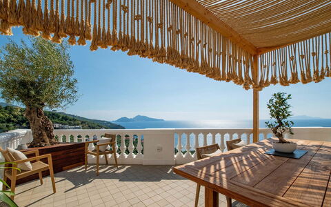 Casa Mariavittoria: Veranda, Møbel, Coastal Og Oceaniske Landskabsformer, Hav, Kyst, Udvej, Altan, Ocean, Skygge, Eco Hotel