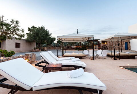 Finca Tonia: Udendørs Møbler, Liggestol, Skygge, Udvej, Paraply, Svømmepøl, Blomsterkrukke, Stol, Gårdhave, Chaiselong