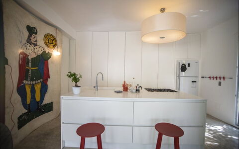 Villa Corallo: Indretning, Gulvbelægning, Countertop, Møbel, Lysarmatur, Træ, Køkken, Etage, Loft, Belysning