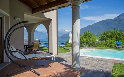 Villa Cremia: Gulvbelægning, Møbel, Udvej, Kolonne, Loft, Stol, Eco Hotel, Veranda, Skygge, Villa