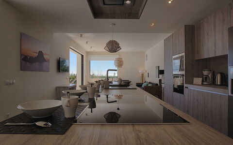 Villa Crozet: Indretning, Gulvbelægning, Etage, Loft, Møbel, Hjem, Countertop, Lejlighed, Værelse, Køkken