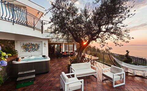 Villa Davide: Udvej, Svømmepøl, Altan, Eco Hotel, Stol, Villa, Estate, Udendørs Møbler, Hotel, Hacienda