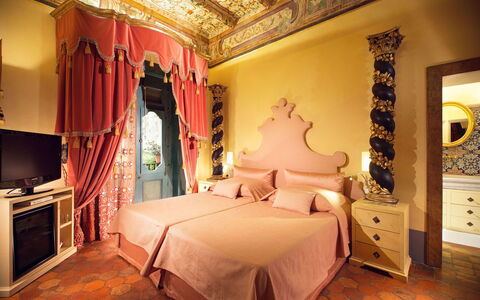 Palazzo Santa Croce: Møbel, Indretning, Soveværelse, Belysning, Seng, Etage, Værelse, Sengetøj, Bed Frame, Sengetøj
