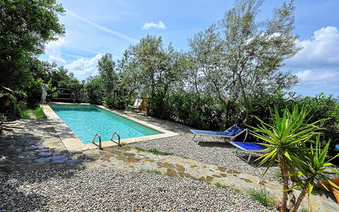 Villa del Mare: Blå, Have, Backyard, Landscaping, Skygge, Gård, Svømmepøl, Water Feature, Hacienda, Villa