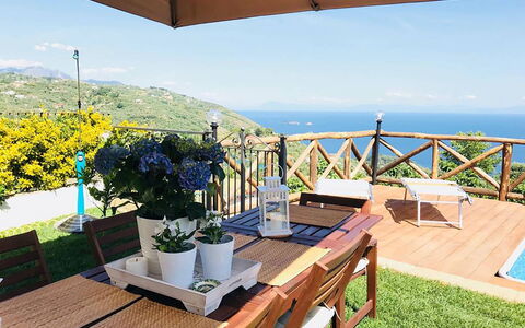 Villa del Saraceno: Møbel, Stol, Udvej, Udendørs Møbler, Bord, Eco Hotel, Udendørs Bord, Paraply, Skygge, Hav