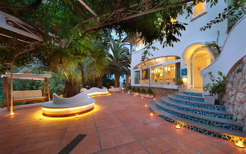 Villa delle Sirene: Udvej, Eco Hotel, Hacienda, Blomsterkrukke, Landskab Belysning, Estate, Have, Skygge, Hotel, Villa