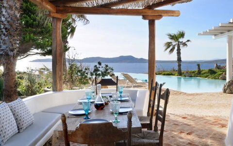 Villa Delos: Møbel, Udvej, Stol, Udendørs Møbler, Eco Hotel, Svømmepøl, Skygge, Villa, Badeby, Altan