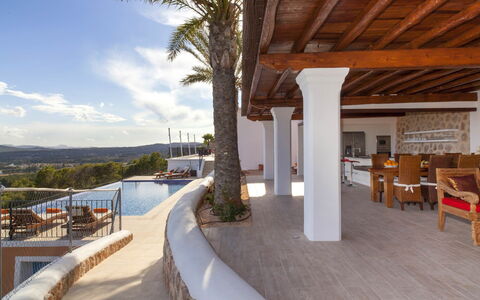 Villa Edward: Villa, Stol, Altan, Udvej, Hotel, Penthouselejlighed, Eco Hotel, Svømmepøl, Skorsten
