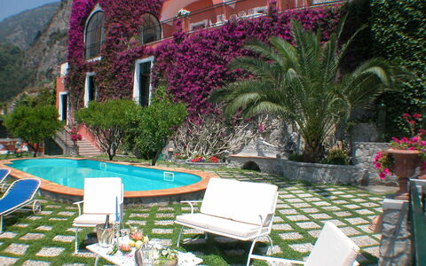 Villa Elyseum: Svømmepøl, Sommer, Udendørs Møbler, Udvej, Bjergkæde, Hacienda, Eco Hotel, Stol, Ferieby, Altan