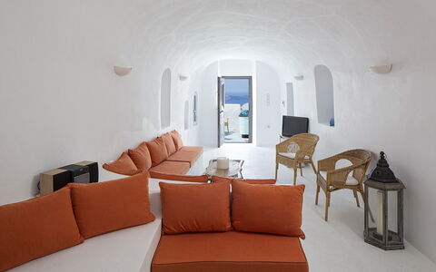 Villa Eros: Hav, Møbel, Ocean, Kyst, Udvej, Bugt, Hotel, Udendørs Møbler, Badeby
