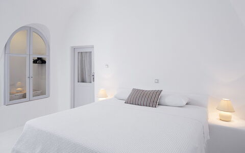 Villa Eros: Hvid, Soveværelse, Lejlighed, Seng, Design, Sengetøj, Pude, Sengetøj, Dagslys, Throw Pillow