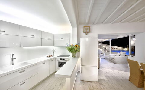 Villa Fabulous: Indretning, Gulvbelægning, Etage, Møbel, Loft, Køkken, Hjem, Lejlighed, Countertop, Belysning