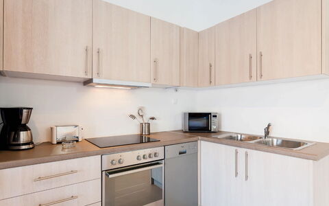 Villa Filìa: Møbel, Køkken, Countertop, Køkken Apparat, Cabinetry, Indretning, Træ, Gulvbelægning, Større Bandage, Etage