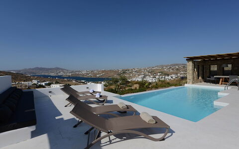 Villa Gazelia: Svømmepøl, Udvej, Skygge, Stol, Villa, Hotel, Penthouselejlighed, Eco Hotel, Udendørs Møbler